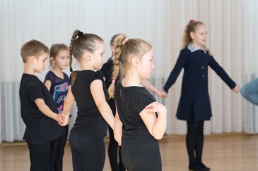 Dans de wereld rond groep 1 2 3 en 4